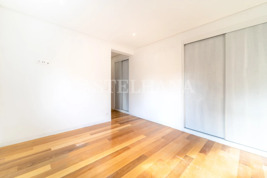 Moradia T4 para Venda em Oliveira do Douro Foto 15