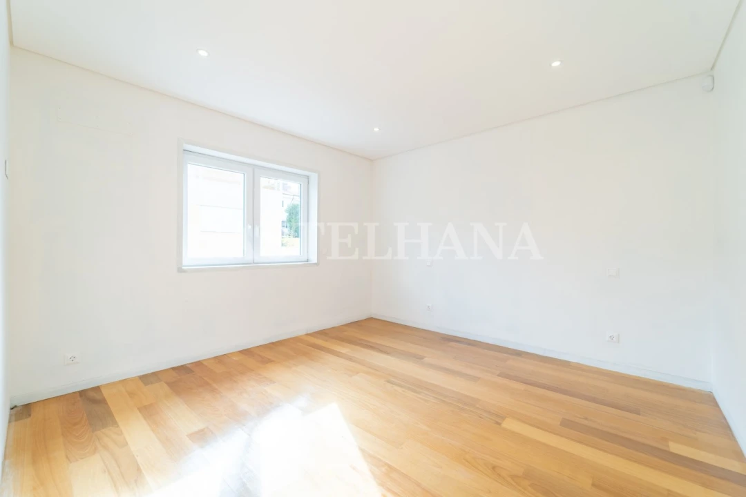 Moradia T4 para Venda em Oliveira do Douro Foto 17