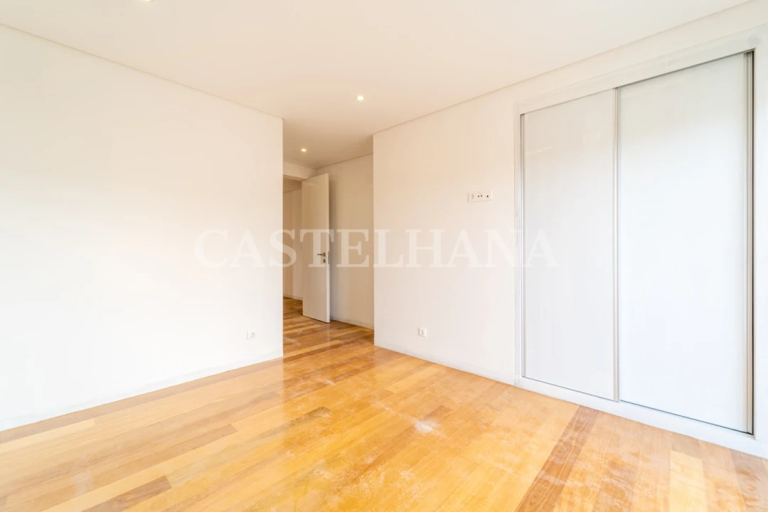 Moradia T4 para Venda em Oliveira do Douro Foto 23