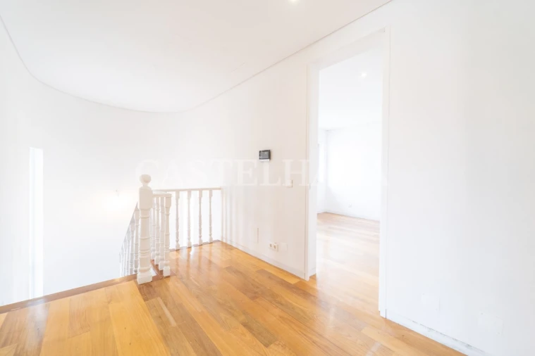 Moradia T4 para Venda em Oliveira do Douro Foto 8