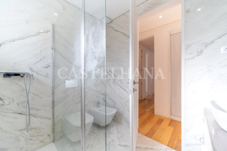 Moradia T4 para Venda em Oliveira do Douro Foto 12