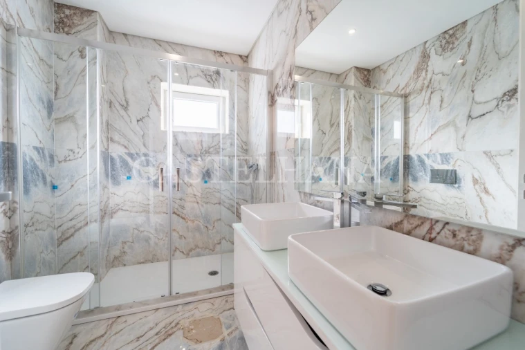 Moradia T4 para Venda em Oliveira do Douro Foto 16