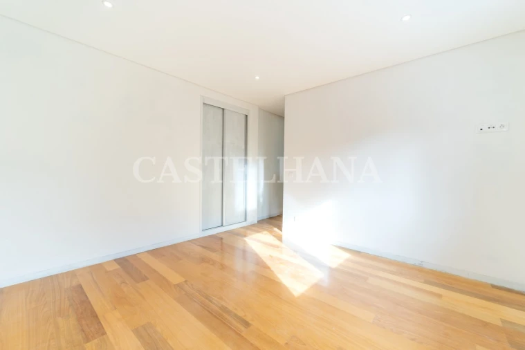 Moradia T4 para Venda em Oliveira do Douro Foto 18