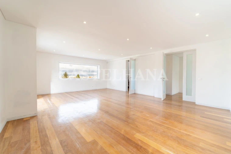 Moradia T4 para Venda em Oliveira do Douro Foto 1