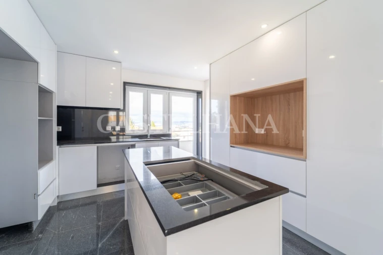 Moradia T4 para Venda em Oliveira do Douro Foto 35