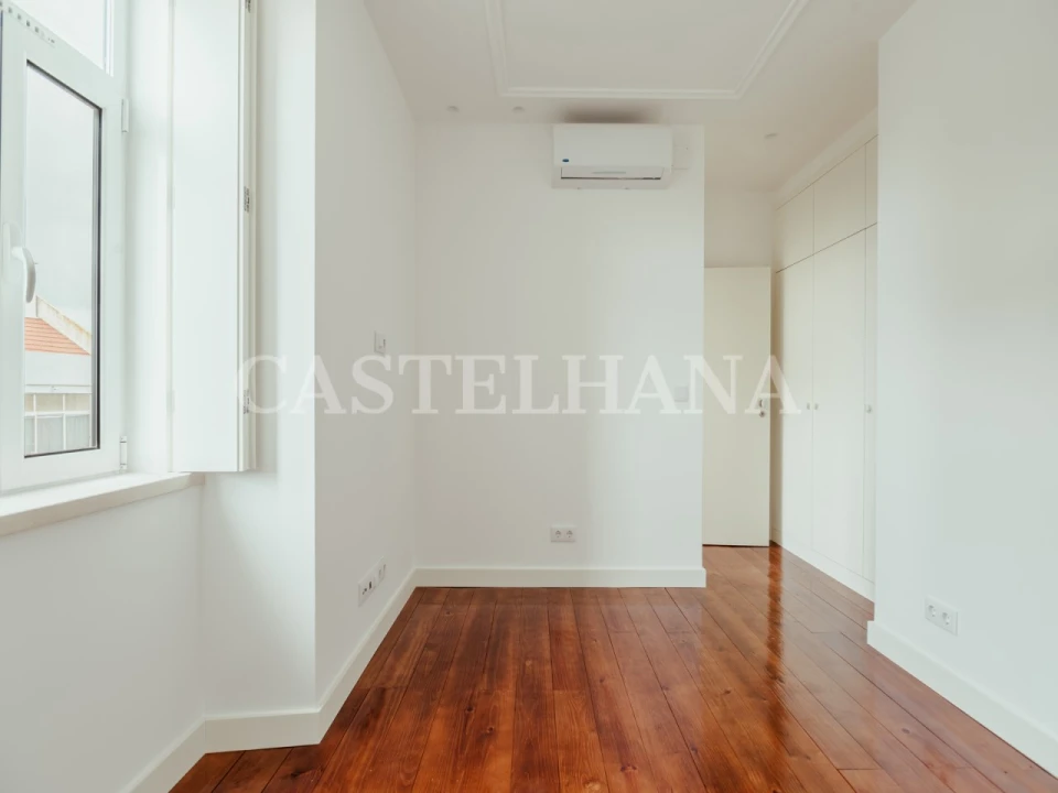 Apartamento T1 para Venda em Alvalade Foto 11