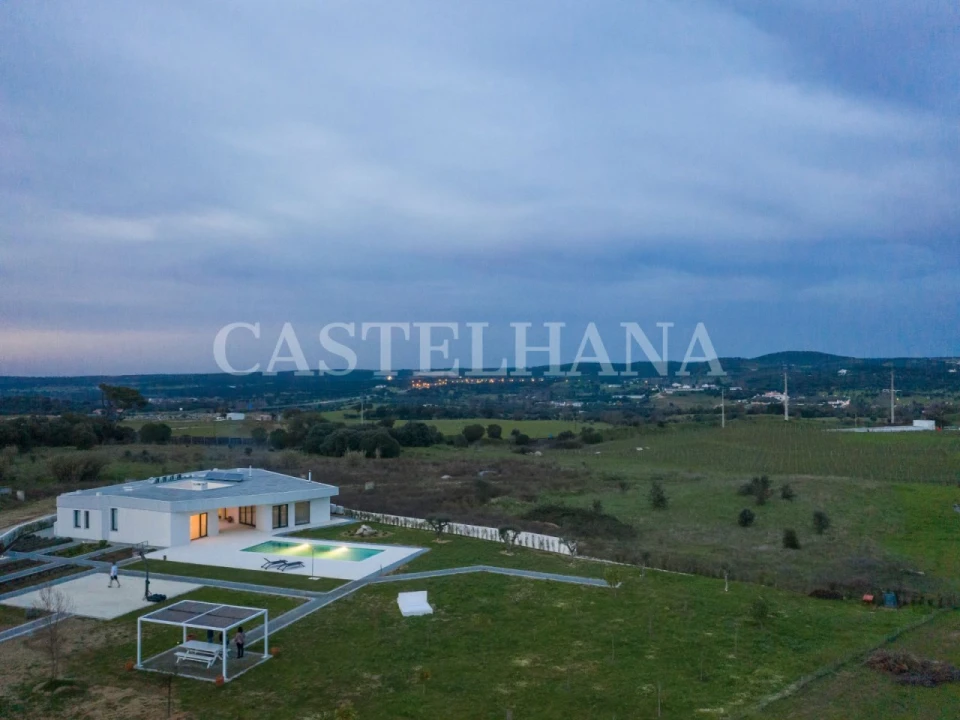 Moradia T4 para Venda em Nossa Senhora da Vila, Nossa Senhora do Bispo e Silveiras Foto 8