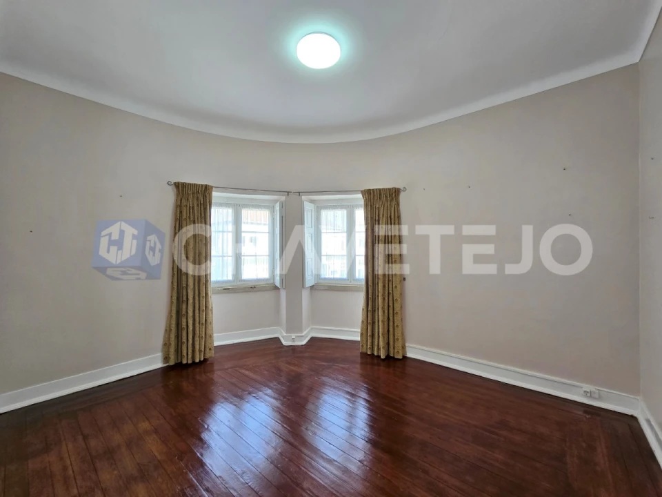 Apartamento T4 para Venda em São João Baptista e Santa Maria dos Olivais Foto 7