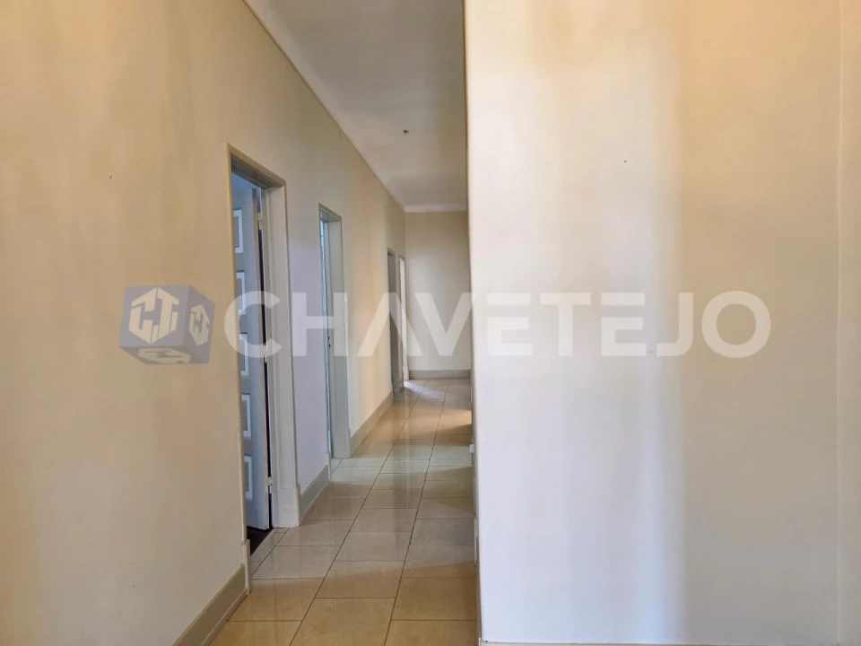 Apartamento T4 para Venda em São João Baptista e Santa Maria dos Olivais Foto 10