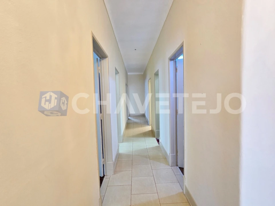 Apartamento T4 para Venda em São João Baptista e Santa Maria dos Olivais Foto 12