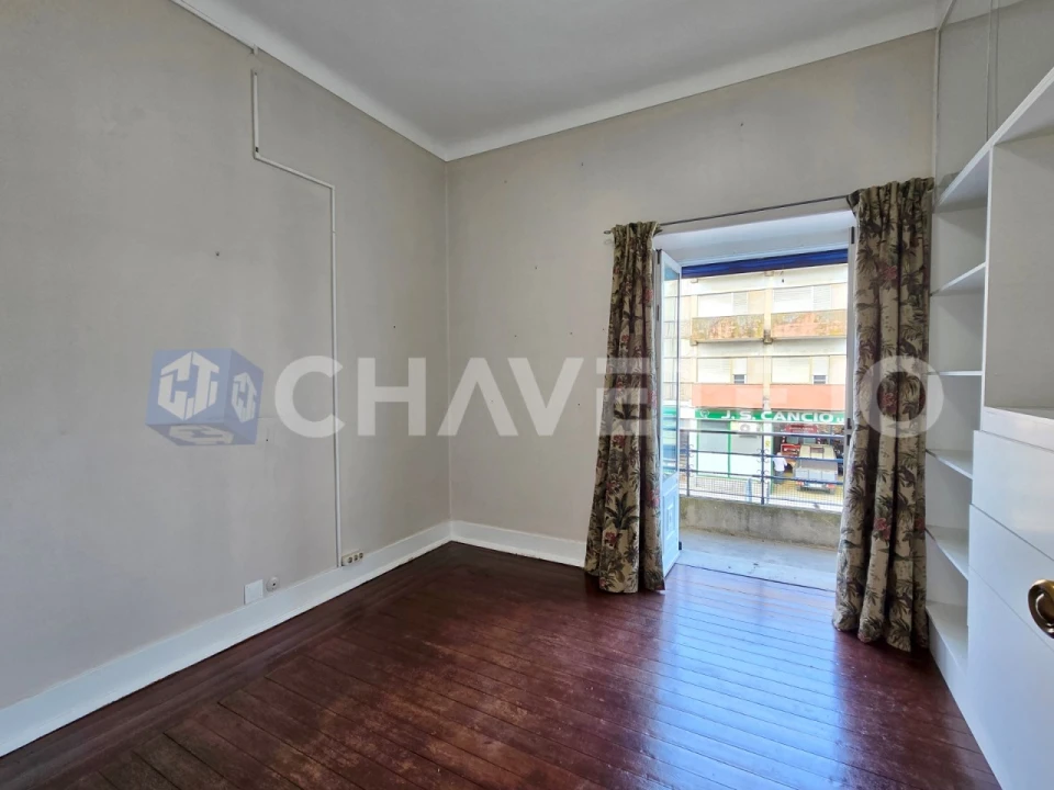 Apartamento T4 para Venda em São João Baptista e Santa Maria dos Olivais Foto 13