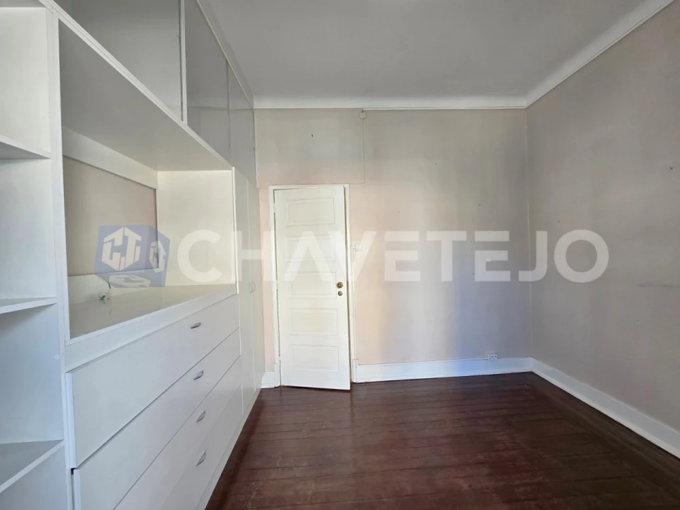 Apartamento T4 para Venda em São João Baptista e Santa Maria dos Olivais Foto 15