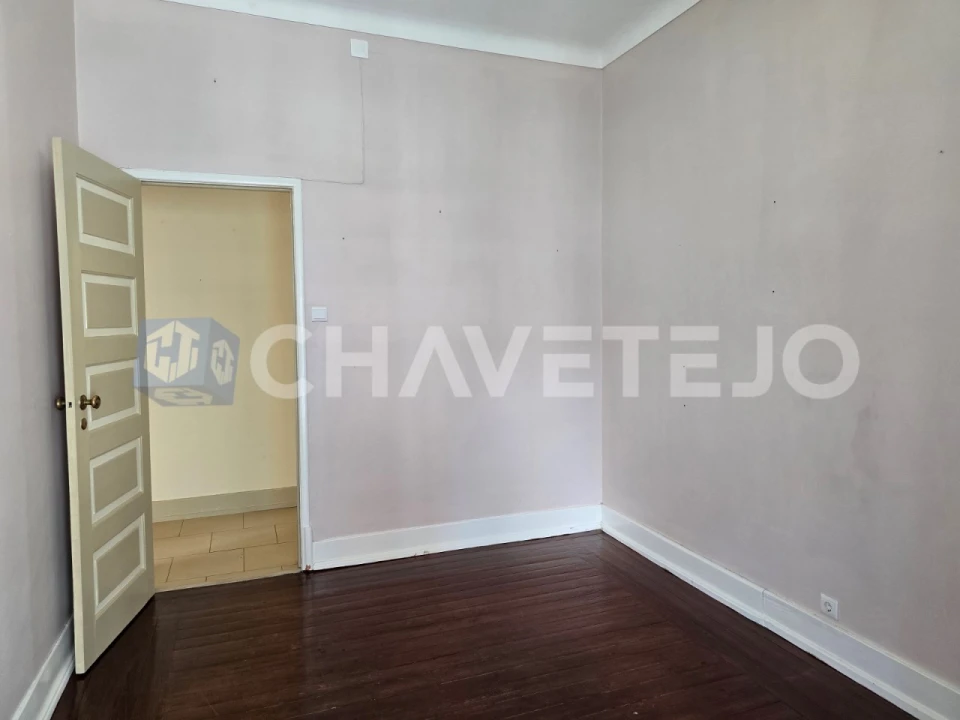 Apartamento T4 para Venda em São João Baptista e Santa Maria dos Olivais Foto 24