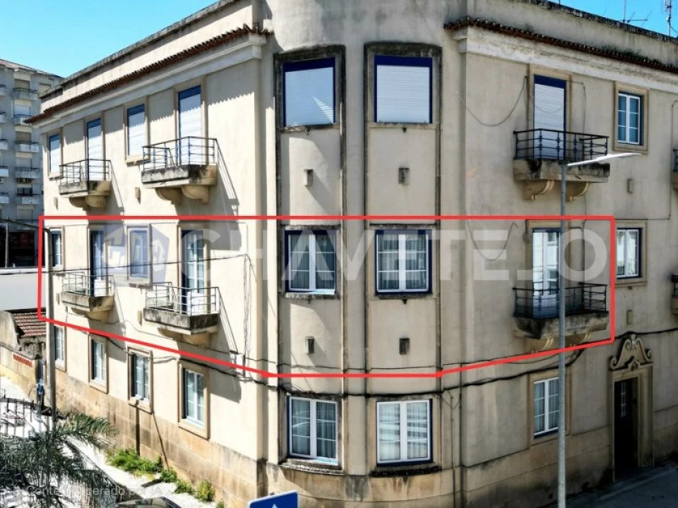 Apartamento T4 para Venda em São João Baptista e Santa Maria dos Olivais Foto 3