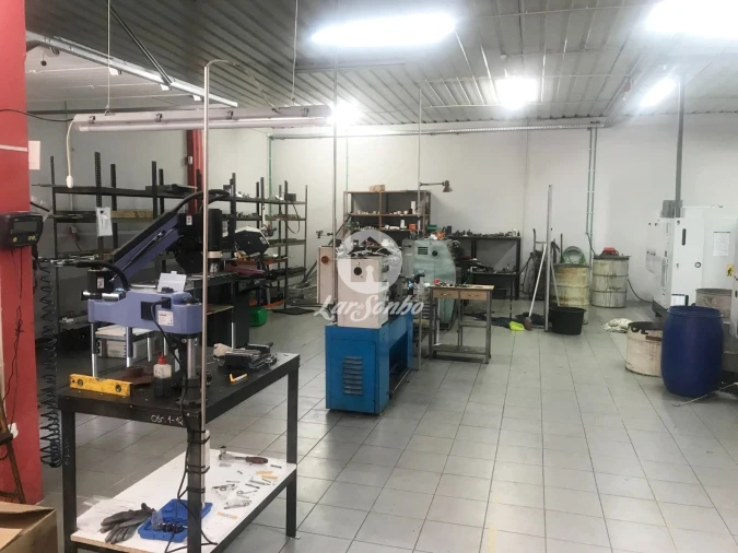 Armazém para Venda em Vila Nova de Famalicão e Calendário Foto 1