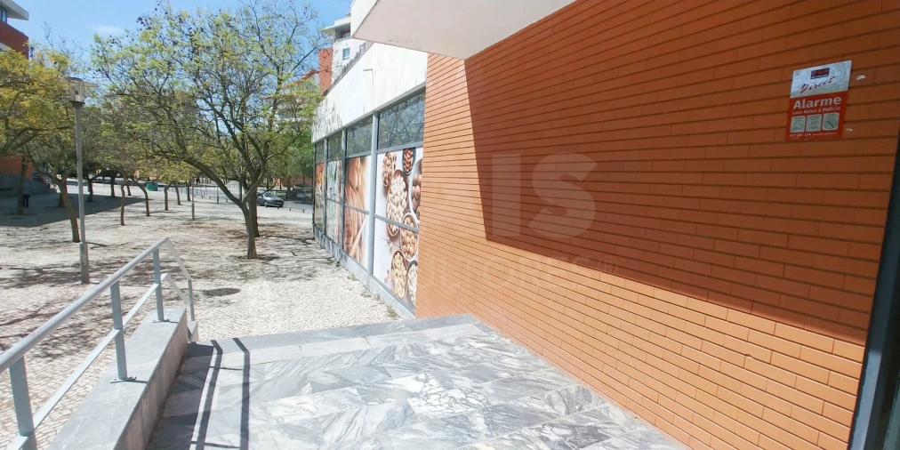 Loja para Venda em Parque das Nações Foto 6