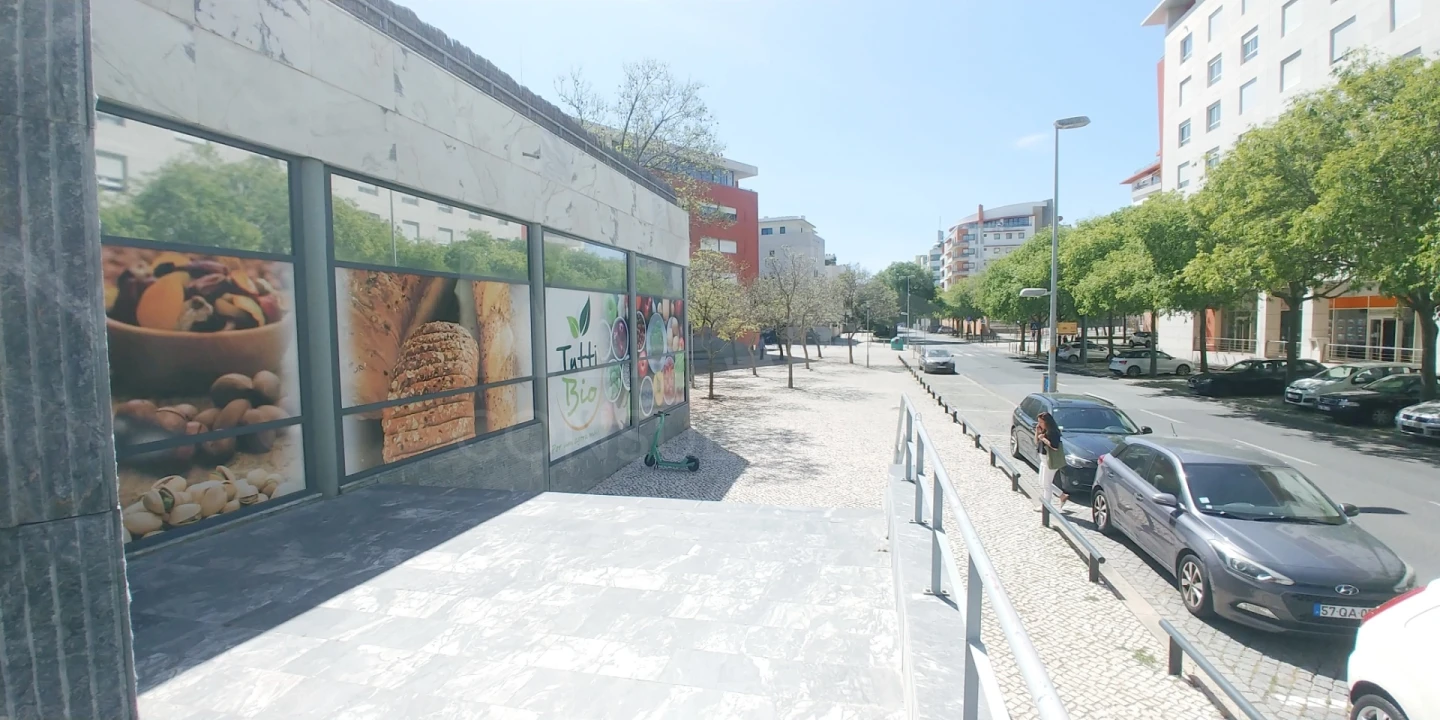 Loja para Venda em Parque das Nações Foto 1