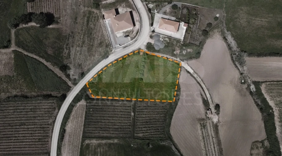 Terreno para Venda em Maxial e Monte Redondo Foto 1