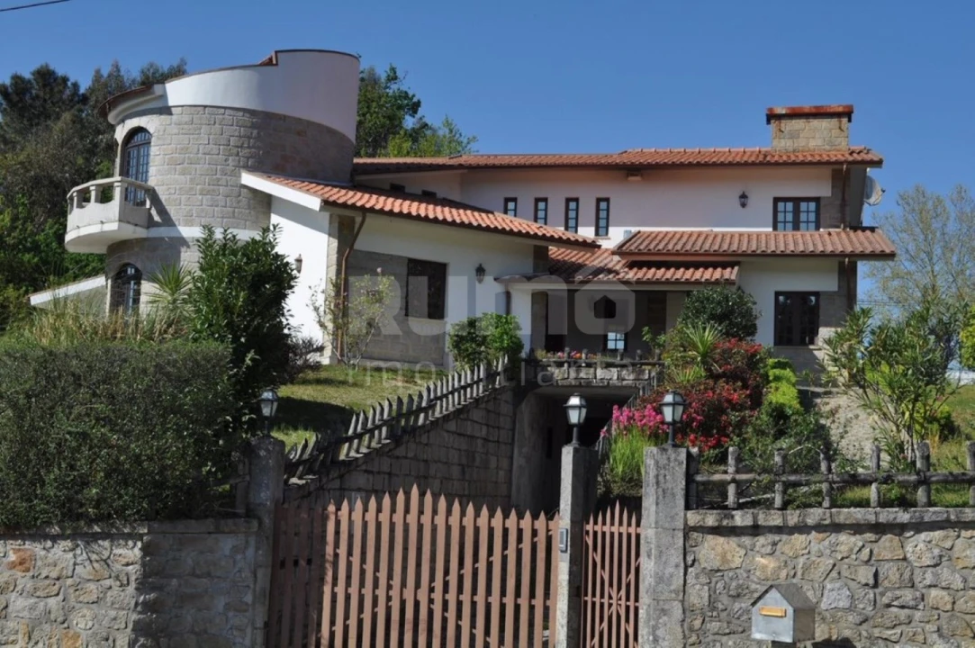 Moradia T6 para Venda em Gemieira Foto 1