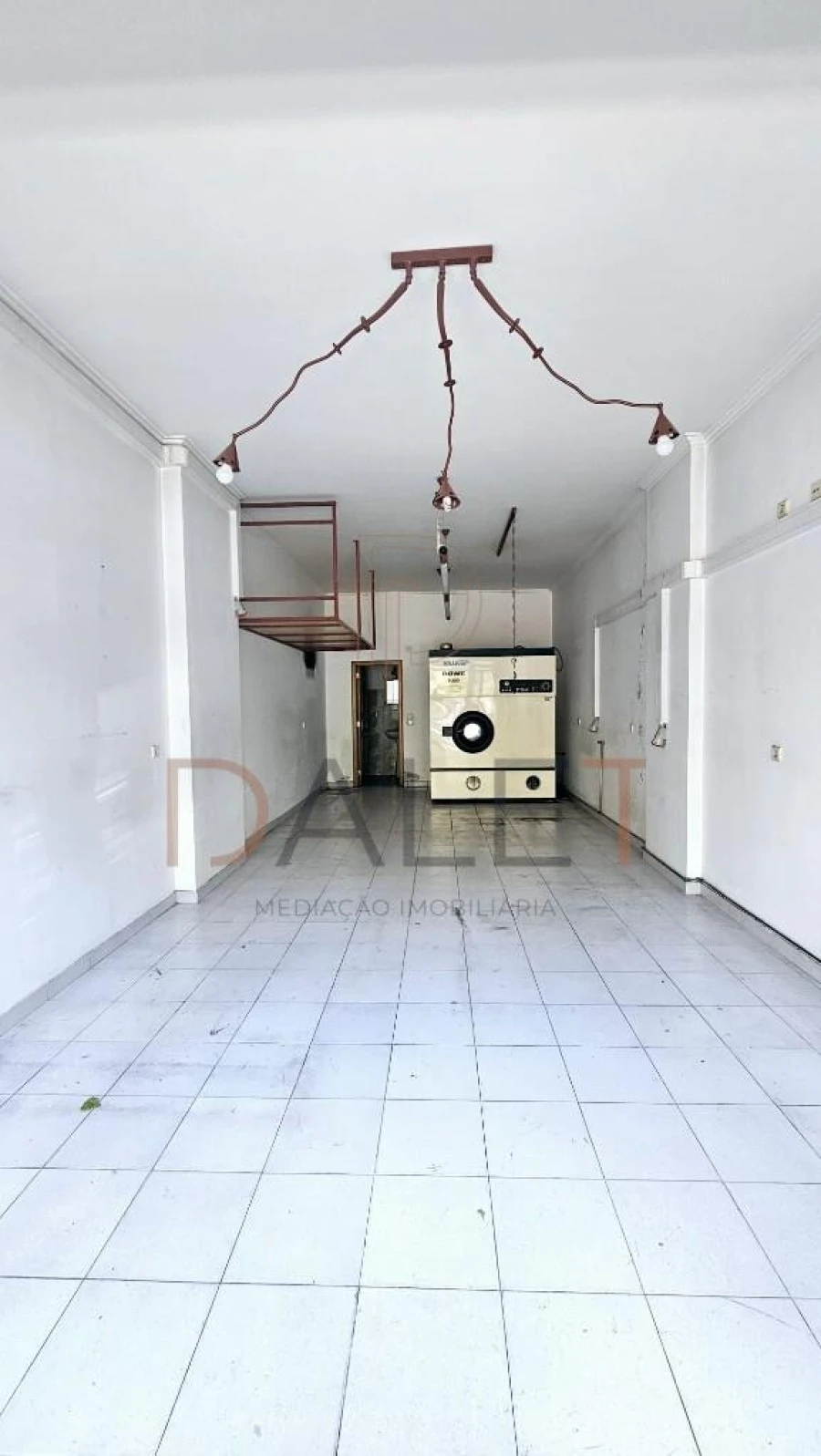 Loja para Arrendamento em Queluz e Belas