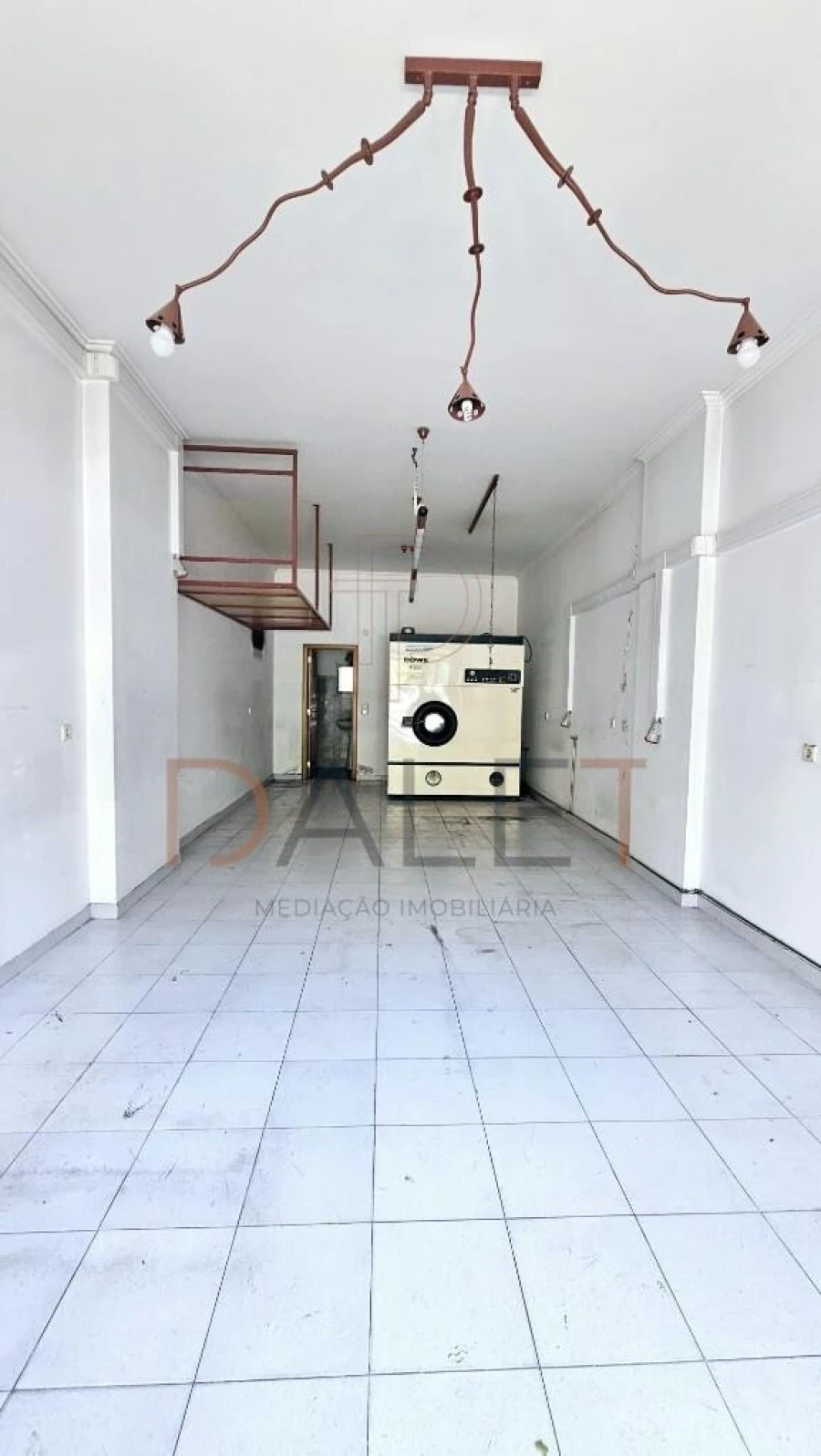 Loja para Arrendamento em Queluz e Belas Foto 2