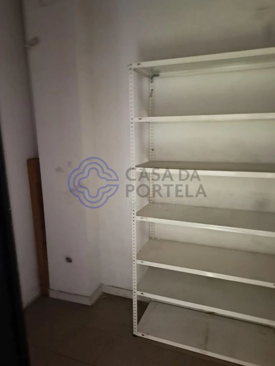Loja para Venda em São Martinho do Bispo e Ribeira de Frades Foto 8