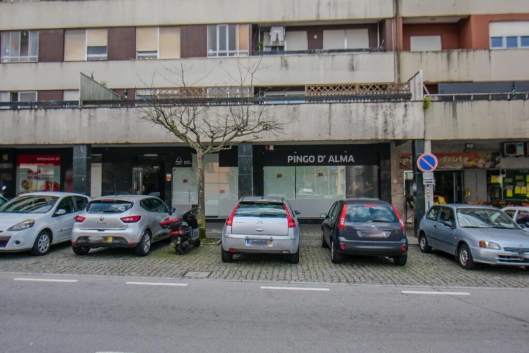 Loja para Trespasse em Fânzeres e São Pedro da Cova Foto 1