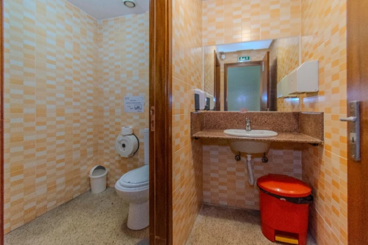 Loja para Trespasse em Fânzeres e São Pedro da Cova Foto 15