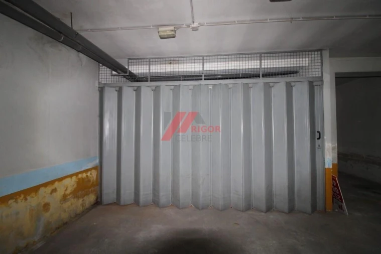 Garagem para Venda em Bougado (São Martinho e Santiago) Foto 6