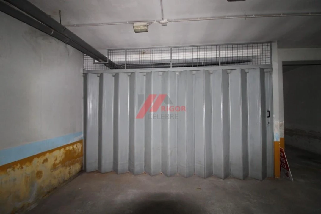 Garagem para Venda em Bougado (São Martinho e Santiago) Foto 6