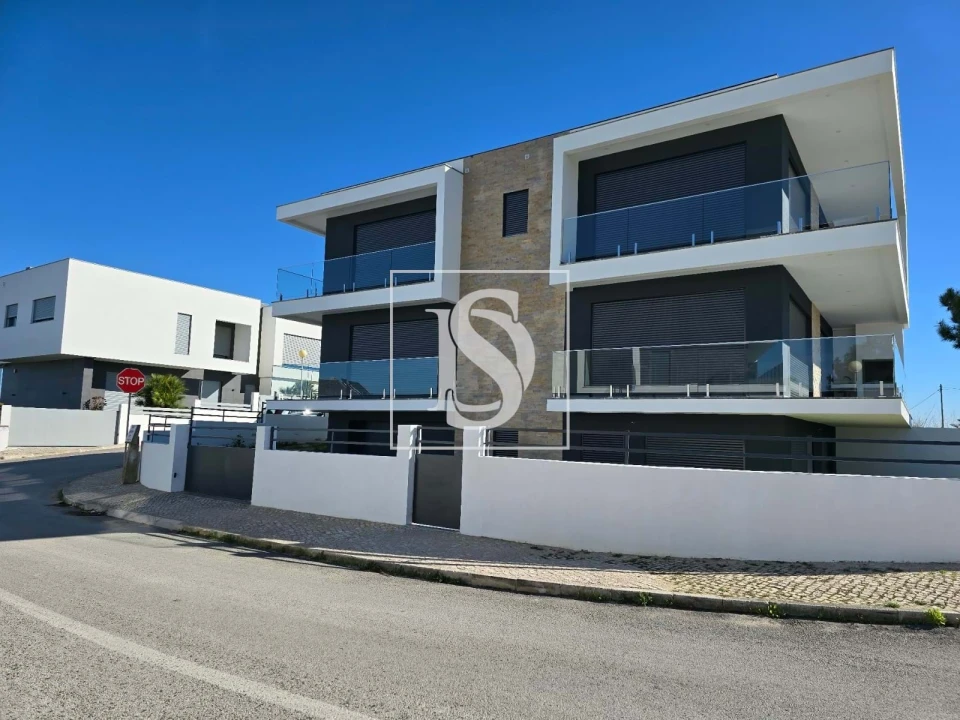 Moradia T4 para Venda em Charneca de Caparica e Sobreda Foto 1