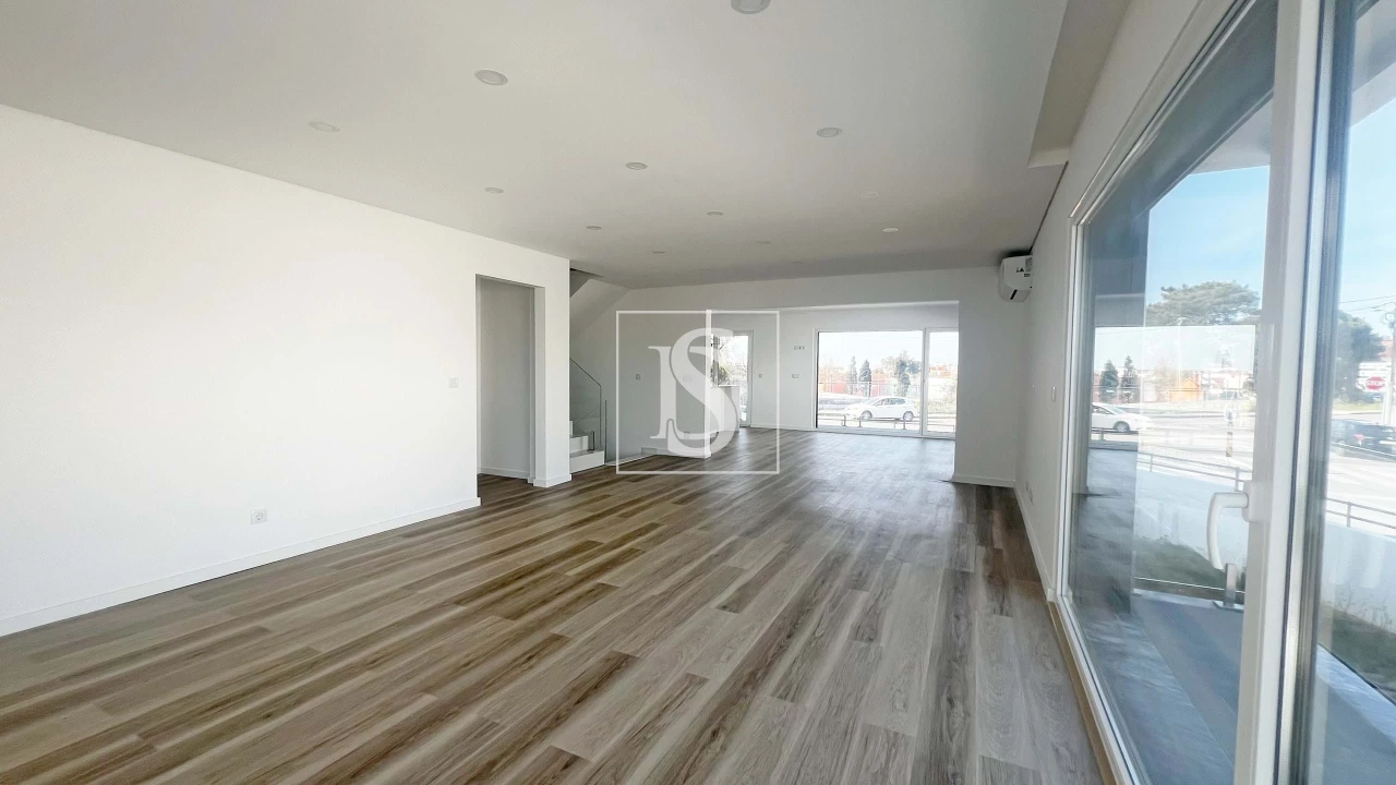 Moradia T4 para Venda em Charneca de Caparica e Sobreda Foto 5