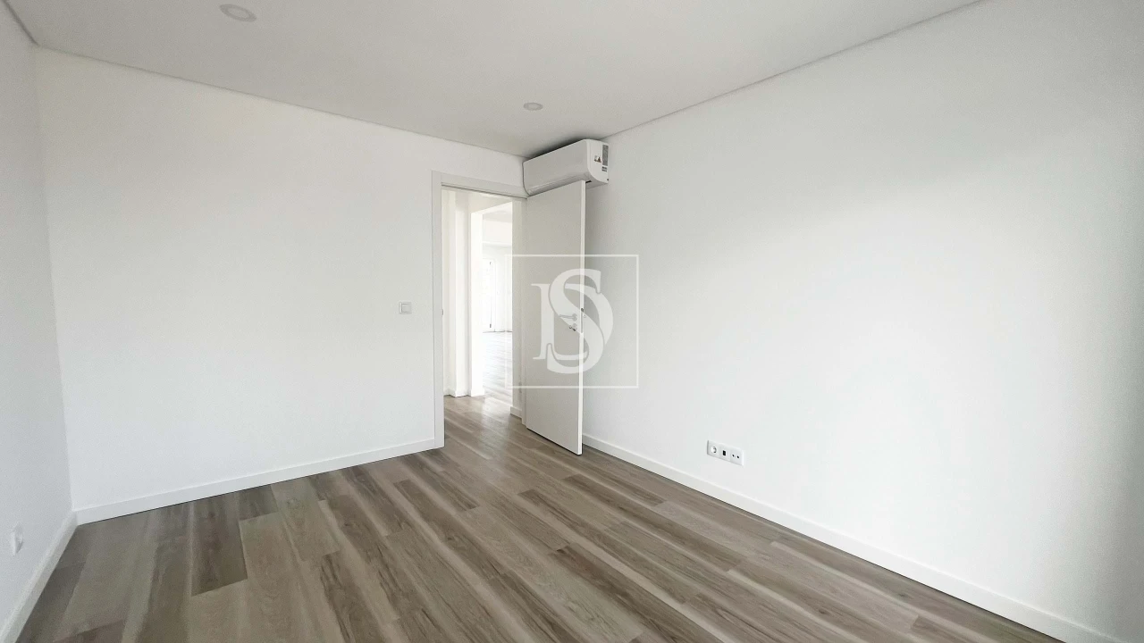 Moradia T4 para Venda em Charneca de Caparica e Sobreda Foto 30