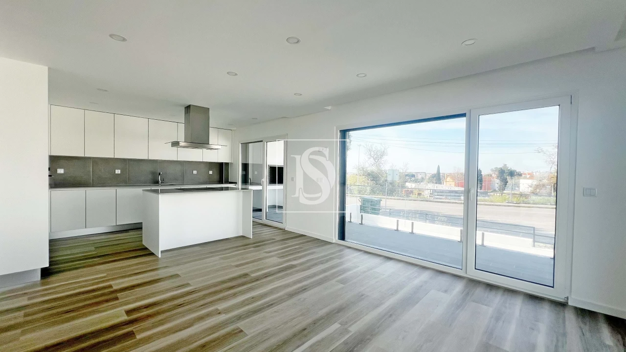 Moradia T4 para Venda em Charneca de Caparica e Sobreda Foto 3