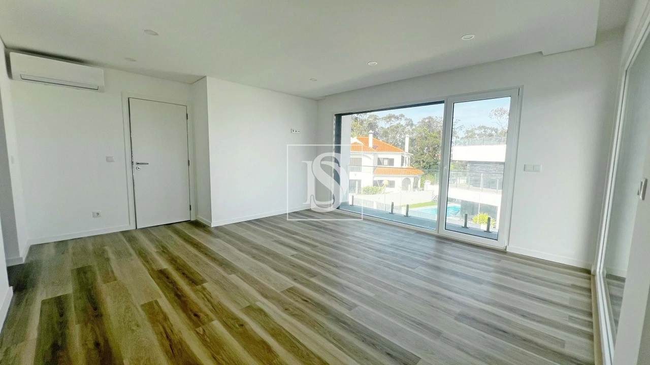 Moradia T4 para Venda em Charneca de Caparica e Sobreda Foto 16