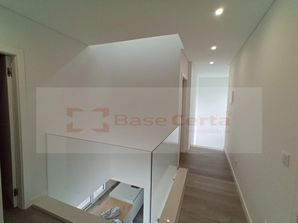 Quinta T4 para Venda em Corroios Foto 6