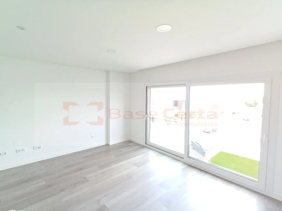 Quinta T4 para Venda em Corroios Foto 27