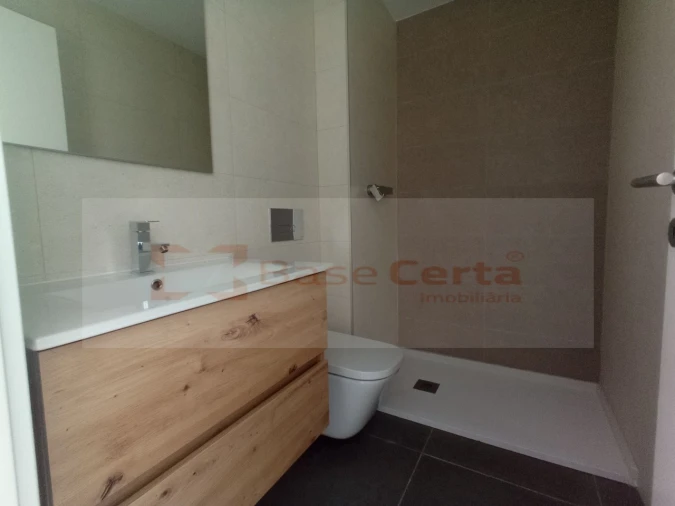 Quinta T4 para Venda em Corroios Foto 18