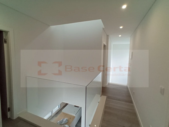 Quinta T4 para Venda em Corroios Foto 6