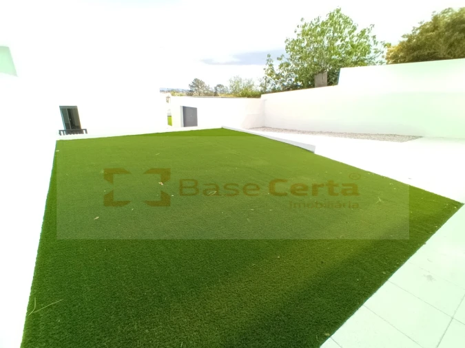 Quinta T4 para Venda em Corroios Foto 36