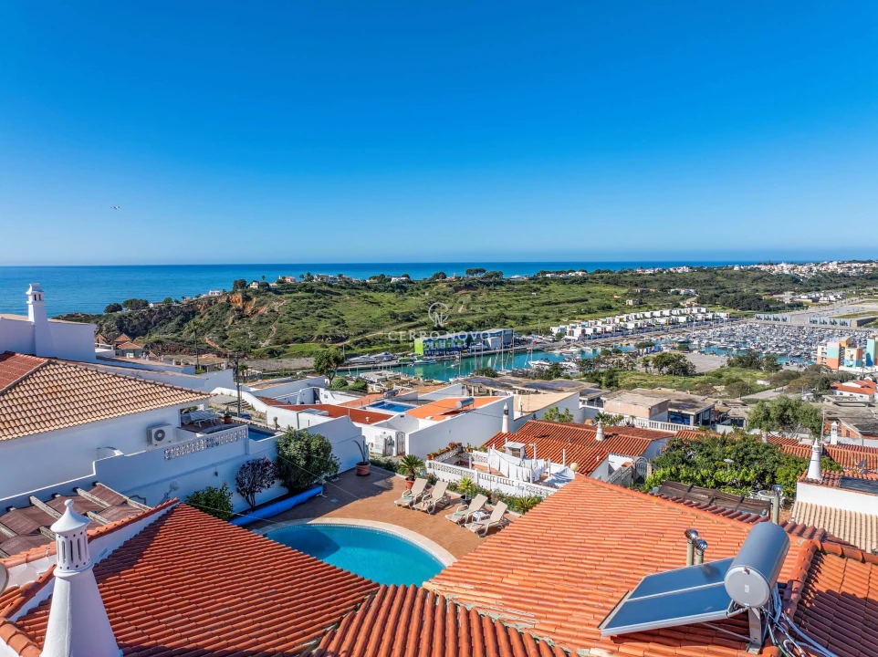 Moradia T4 para Venda em Albufeira e Olhos de Água Foto 1