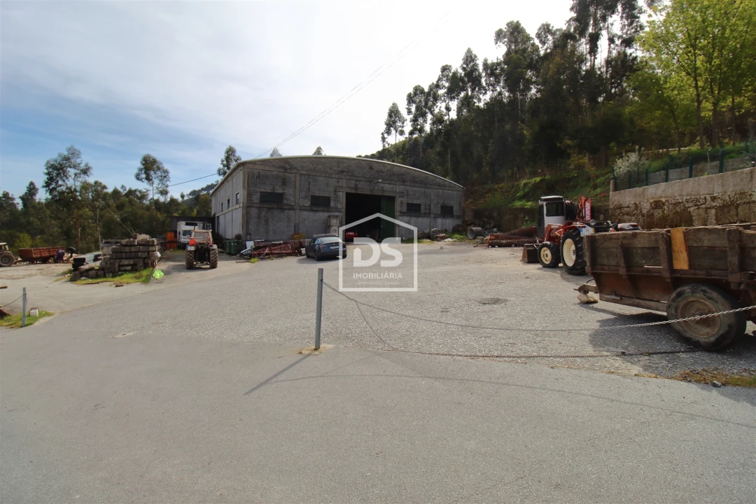 Armazém para Venda em Santiago de Piães Foto 6