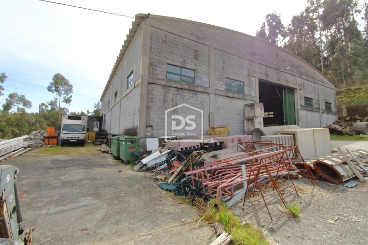 Armazém para Venda em Santiago de Piães Foto 4