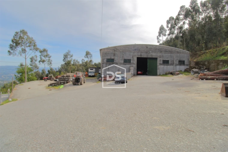 Armazém para Venda em Santiago de Piães