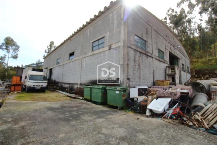 Armazém para Venda em Santiago de Piães Foto 2