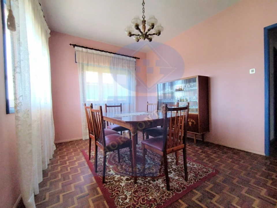 Moradia T5 para Venda em Covões e Camarneira Foto 1