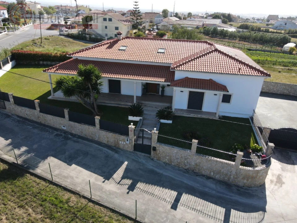 Moradia T3 para Venda em Nossa Senhora do Pópulo, Coto e São Gregório Foto 1