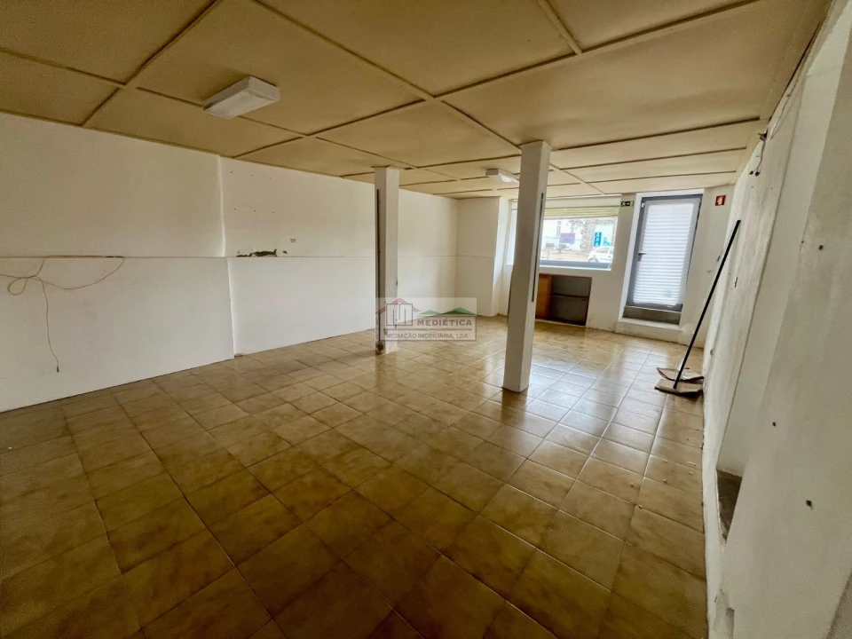 Loja para Arrendamento em Alfandega da Fe Foto 12