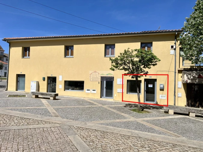 Loja para Arrendamento em Alfandega da Fe Foto 2