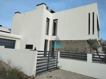 Moradia T4 para Venda em Corroios